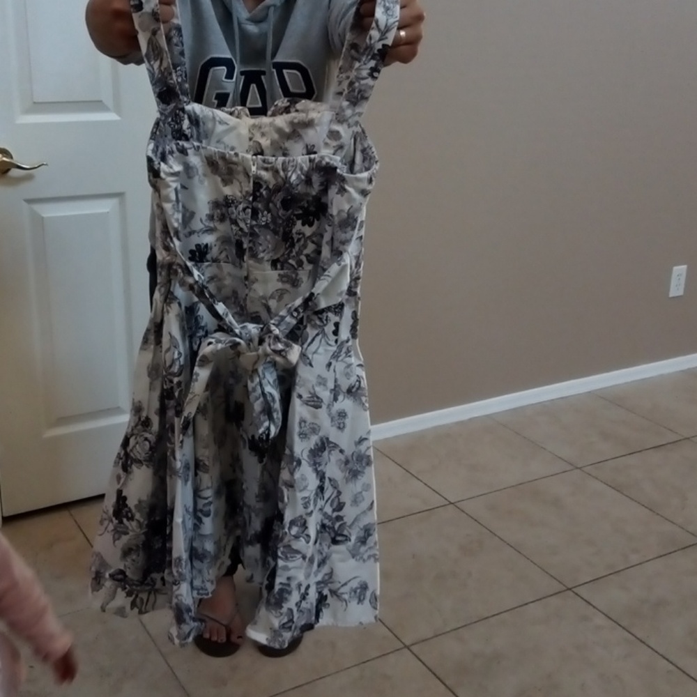 Dress - Picture 2 of 3
